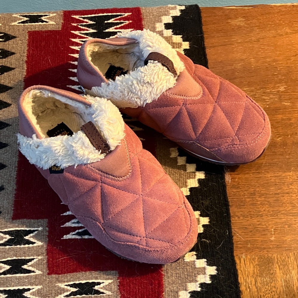 Tera Pink ReEmber Plush Moc Shoes size 7